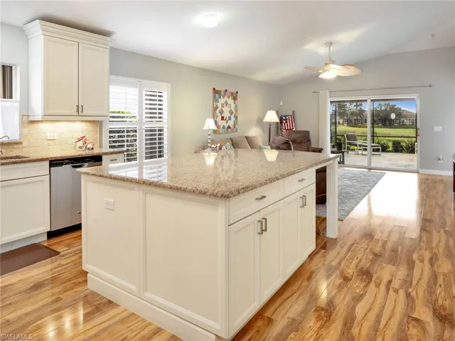 Kitchen - Oversized Island