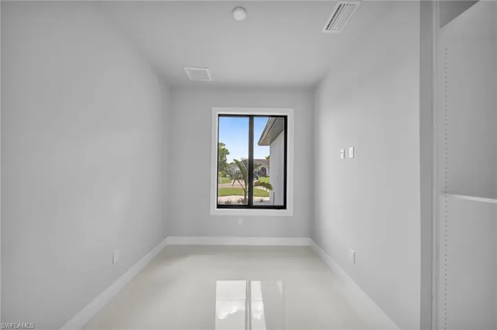 Office / 4th Bedroom