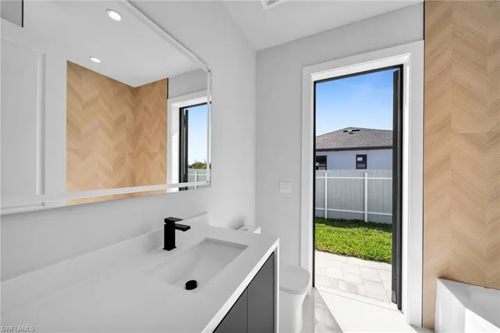 919 SE 23rd  ST, Cape Coral, FL 33990
