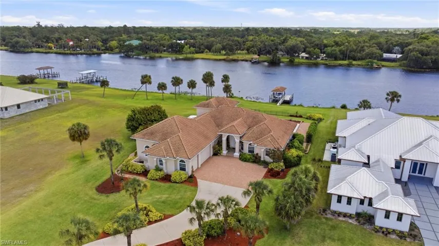 2504  Caloosa Shores  DR, Labelle, FL 33935