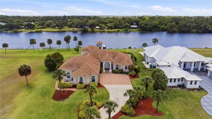 2504  Caloosa Shores  DR, Labelle, FL 33935