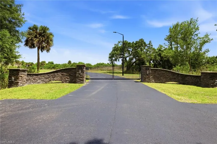 2504 Caloosa Shores Dr, Labelle, Florida 33935