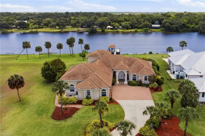 2504 Caloosa Shores Dr, Labelle, Florida 33935