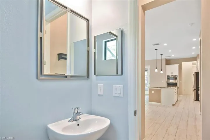 The convenience of a powder room/pool bath