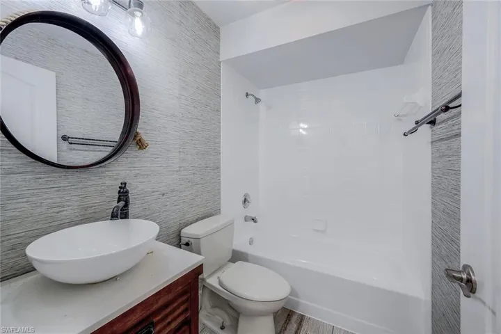 6632  Wakefield  DR, Fort Myers, FL 33966