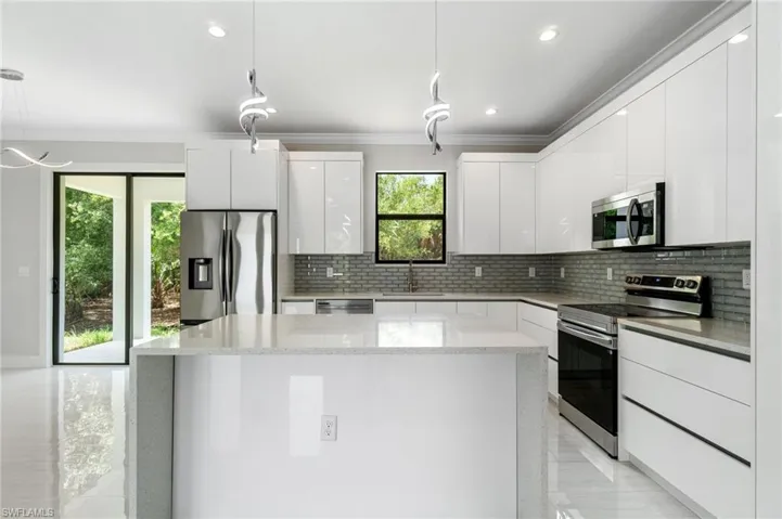 679  18th NE ST, Naples, FL 34120