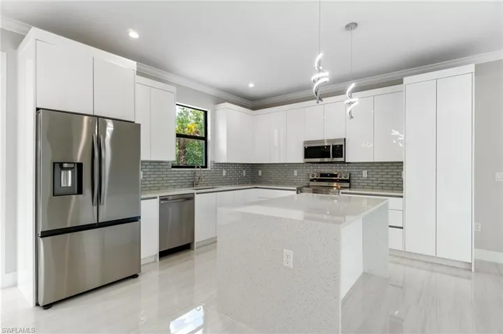 679  18th NE ST, Naples, FL 34120