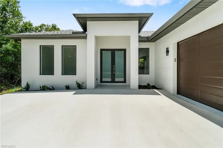 679  18th NE ST, Naples, FL 34120