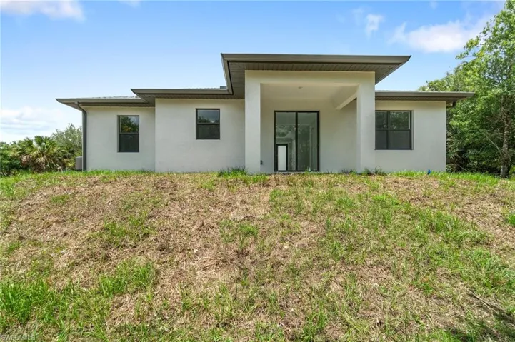 679  18th NE ST, Naples, FL 34120
