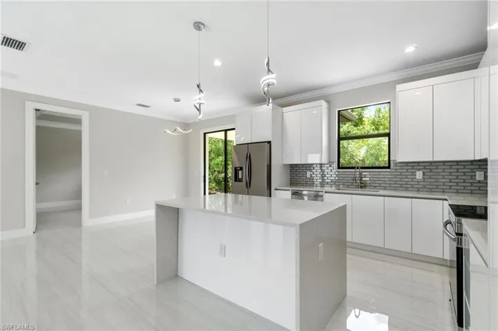 679  18th NE ST, Naples, FL 34120