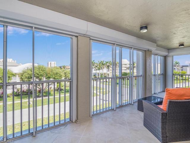 Huge lanai