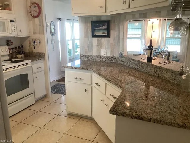 526  Charlemagne  BLVD, Naples, FL 34112