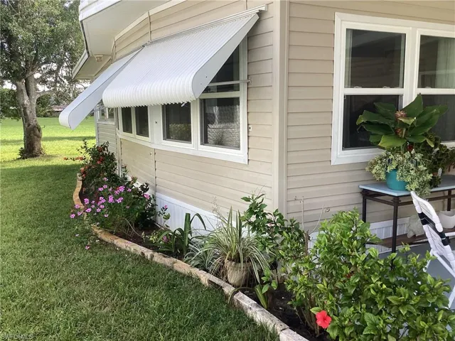 526  Charlemagne  BLVD, Naples, FL 34112