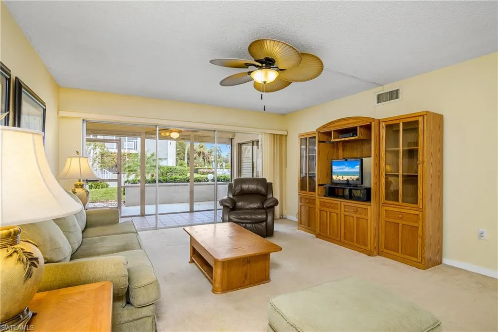 215 Cypress Way E # B2, Naples Fl 34110
