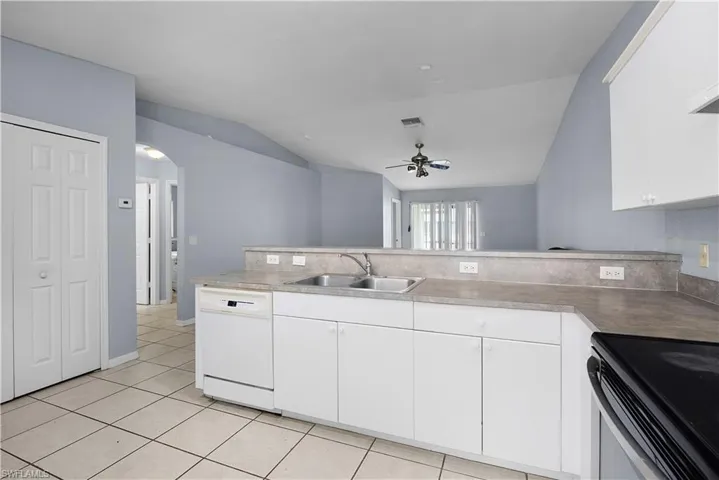 524 Ne 24th Pl, Cape Coral, Florida 33909