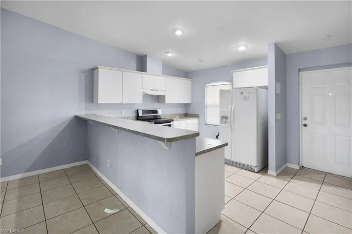 524 Ne 24th Pl, Cape Coral, Florida 33909