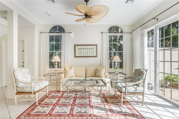 238  5th S ST, Naples, FL 34102