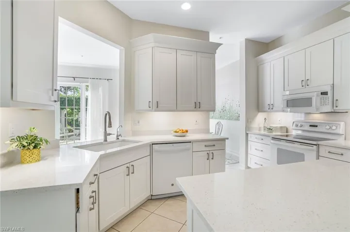 238  5th S ST, Naples, FL 34102