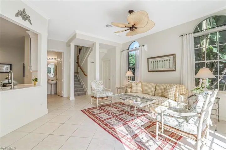 238  5th S ST, Naples, FL 34102