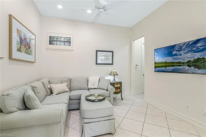 238  5th S ST, Naples, FL 34102