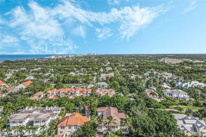 238  5th S ST, Naples, FL 34102