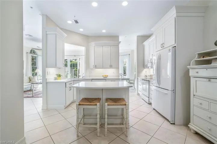 238  5th S ST, Naples, FL 34102