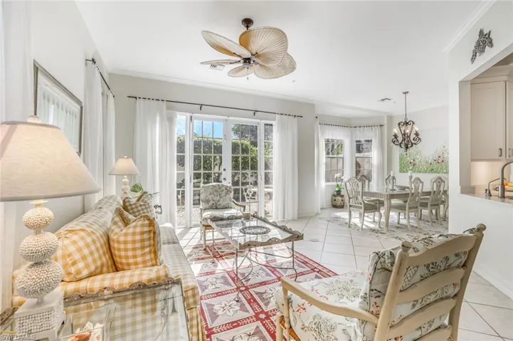 238  5th S ST, Naples, FL 34102