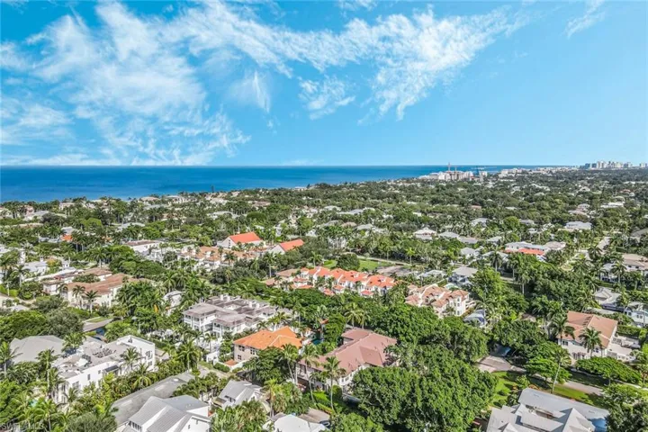 238  5th S ST, Naples, FL 34102