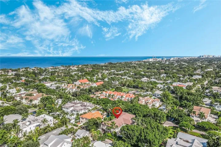 238  5th S ST, Naples, FL 34102