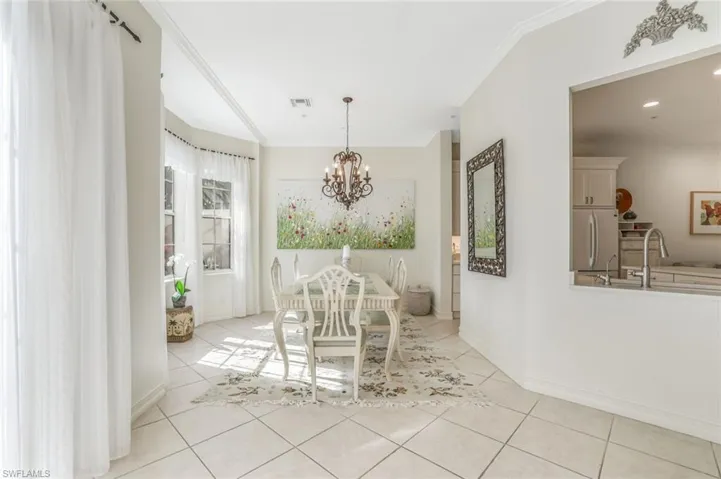 238  5th S ST, Naples, FL 34102