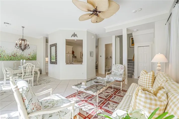 238  5th S ST, Naples, FL 34102