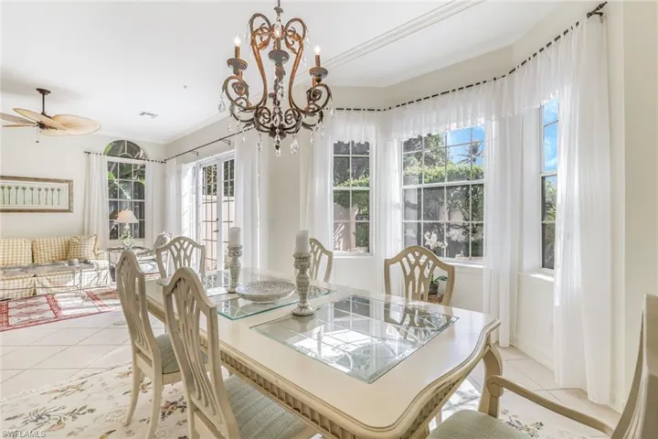 238  5th S ST, Naples, FL 34102