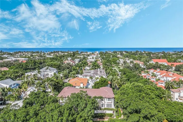 238  5th S ST, Naples, FL 34102