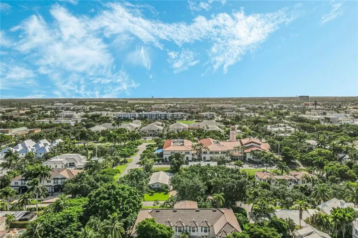 238  5th S ST, Naples, FL 34102