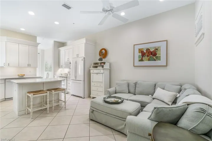 238  5th S ST, Naples, FL 34102
