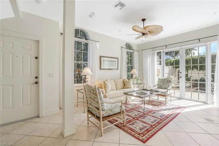 238  5th S ST, Naples, FL 34102