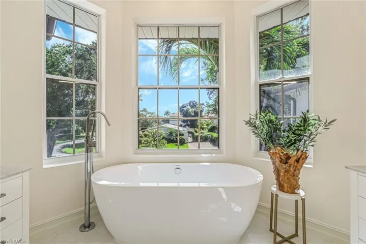 Bay window feature