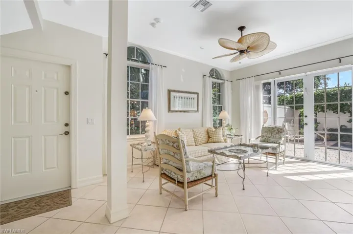 238  5th S ST, Naples, FL 34102
