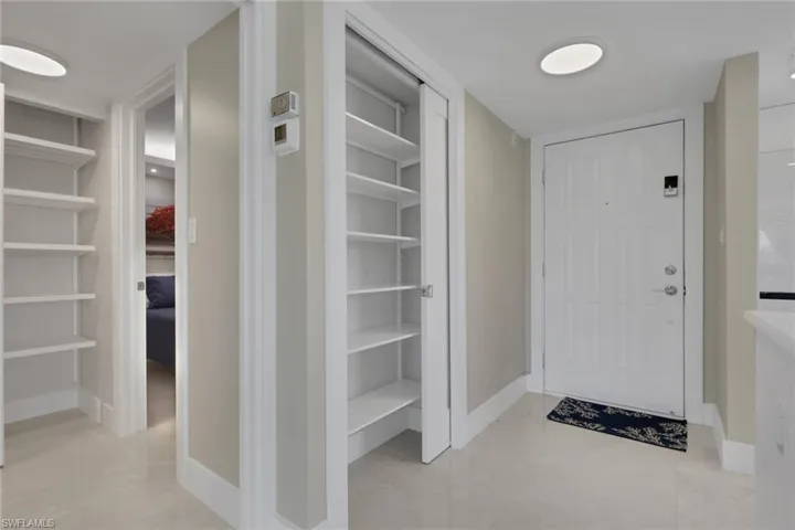 9 High Point Cir N 101, Naples, Florida 34103