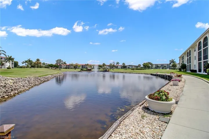 9 High Point Cir N 101, Naples, Florida 34103