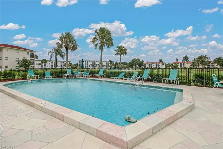 9 High Point Cir N 101, Naples, Florida 34103