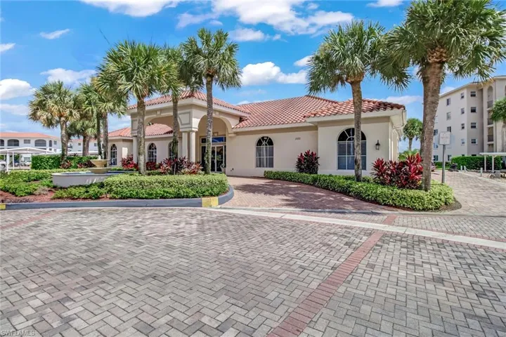 9 High Point Cir N 101, Naples, Florida 34103