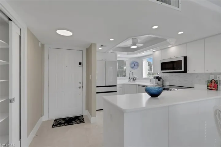 9 High Point Cir N 101, Naples, Florida 34103