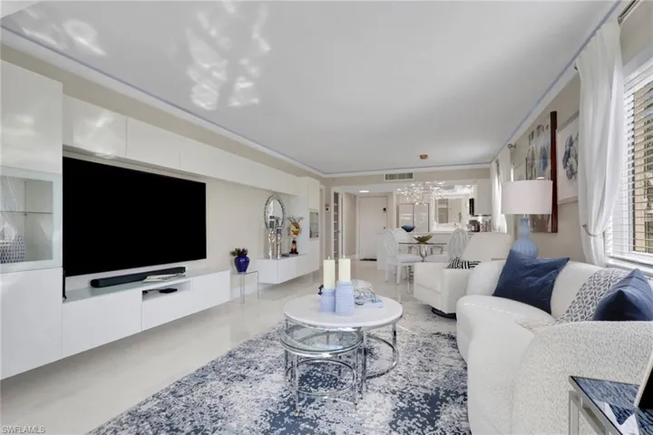 9 High Point Cir N 101, Naples, Florida 34103