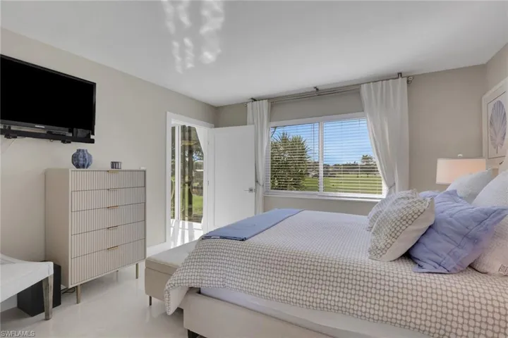 9 High Point Cir N 101, Naples, Florida 34103