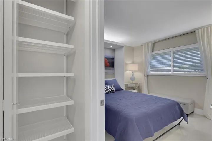 9 High Point Cir N 101, Naples, Florida 34103