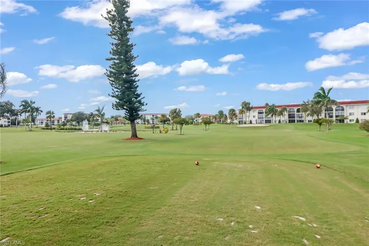 9 High Point Cir N 101, Naples, Florida 34103