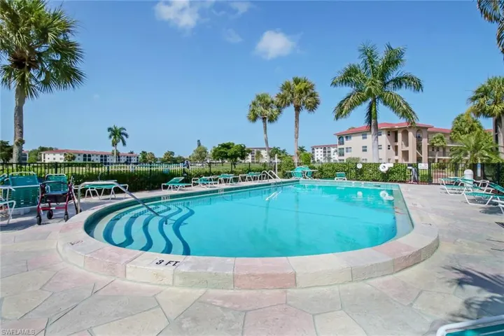 9 High Point Cir N 101, Naples, Florida 34103