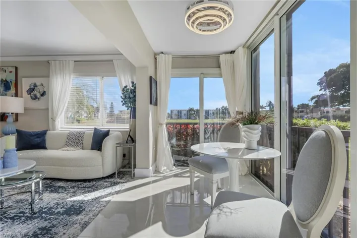 9 High Point Cir N 101, Naples, Florida 34103