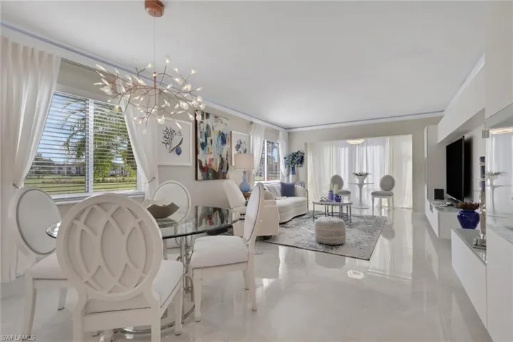 9 High Point Cir N 101, Naples, Florida 34103